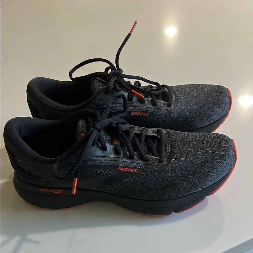 NWOT Brooks Trace 2 Men's Black and Red Running Shoes